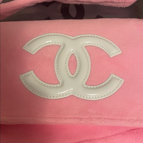 CHANEL VIP Precision soft crossbody - Picture 15 of 17